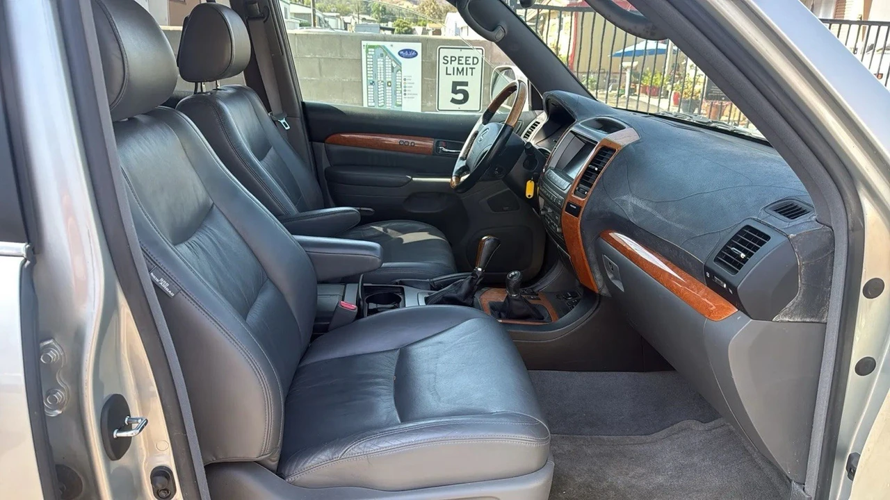 2004 Lexus GX 1st Gen - Image 13 of 17