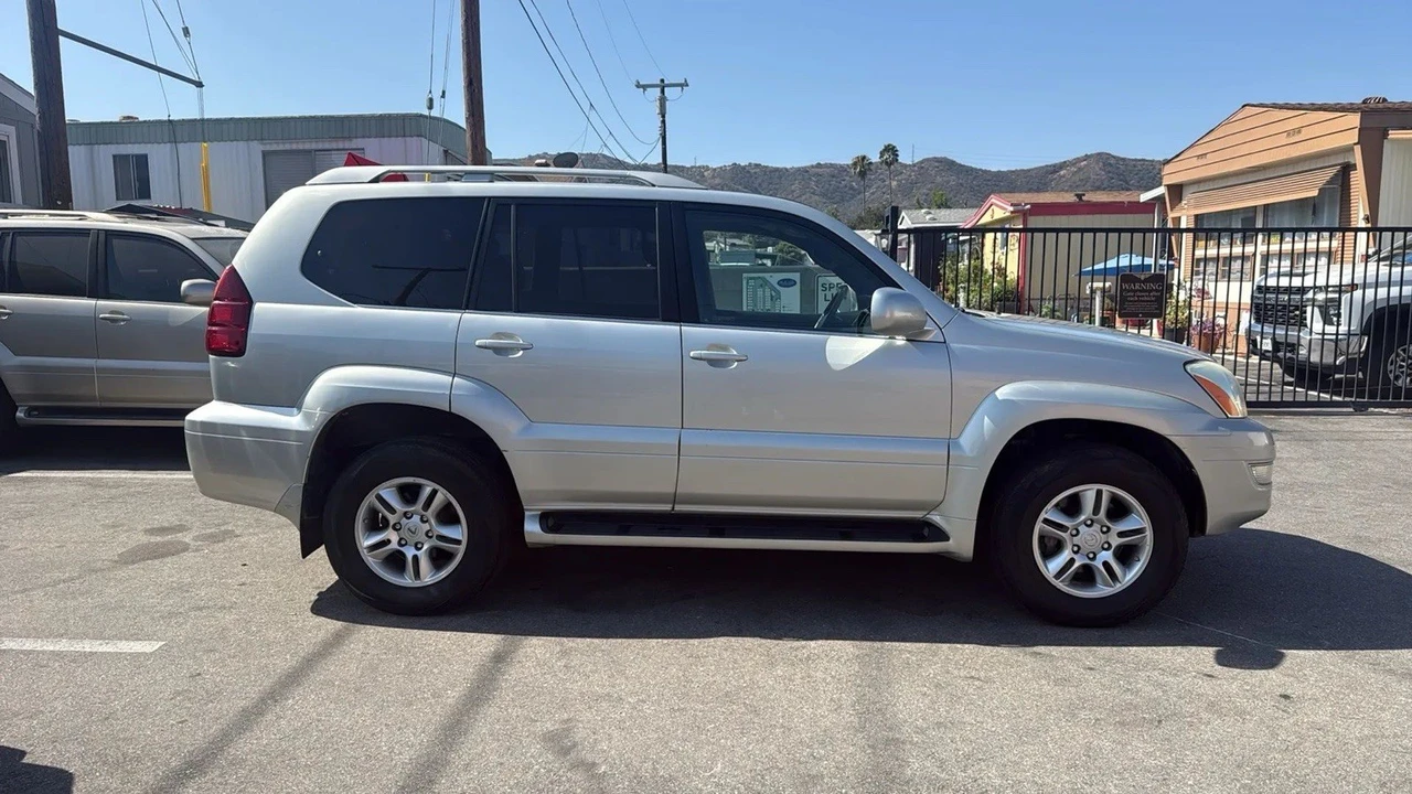 2004 Lexus GX 1st Gen - Image 4 of 17
