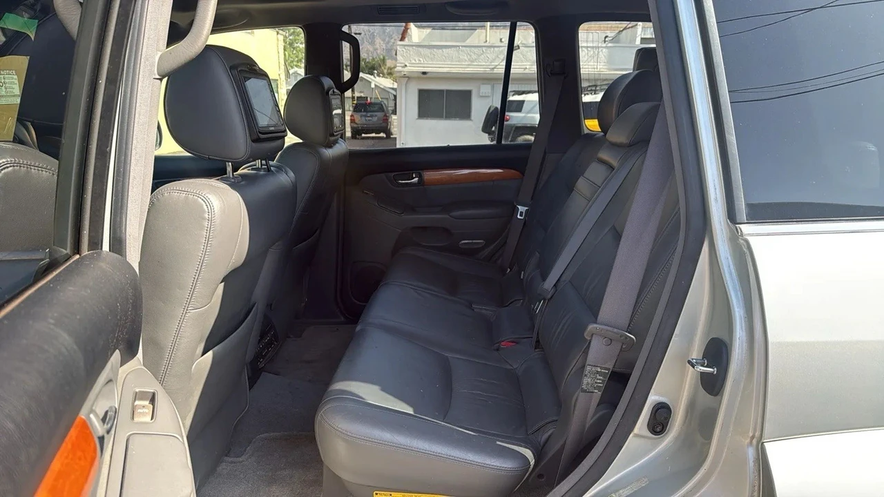 2004 Lexus GX 1st Gen - Image 10 of 17