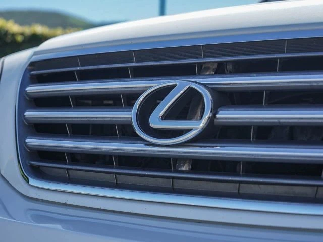 2004 Lexus GX 1st Gen - Image 11 of 21