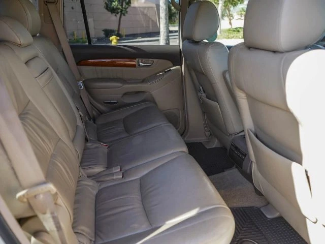 2004 Lexus GX 1st Gen - Image 23 of 31