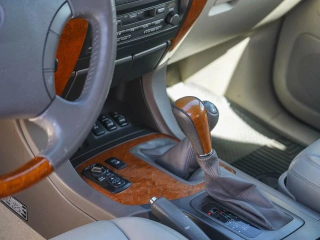 2004 Lexus GX 1st Gen - Image 27 of 31