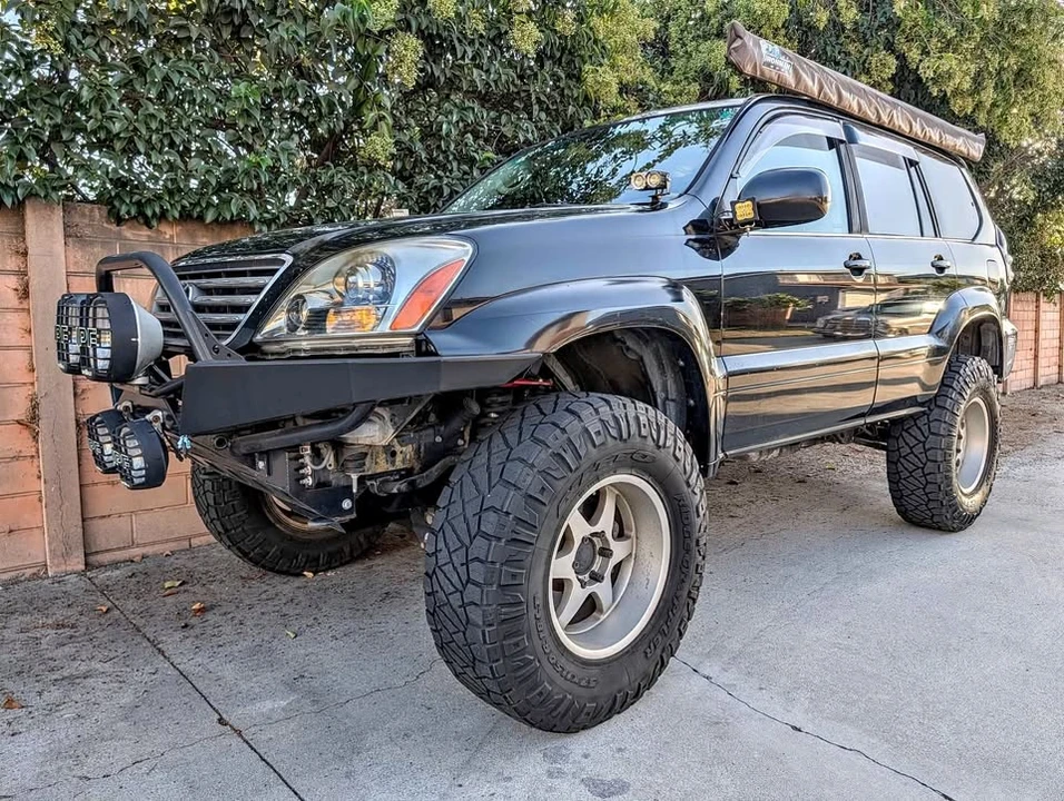 2004 Lexus GX 1st Gen - Image 2 of 11