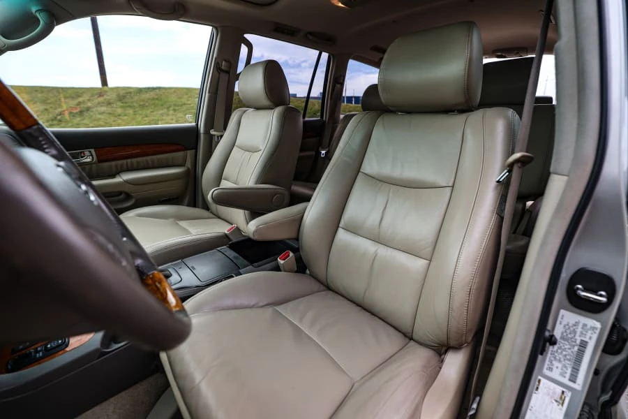 2004 Lexus GX 1st Gen - Image 25 of 31
