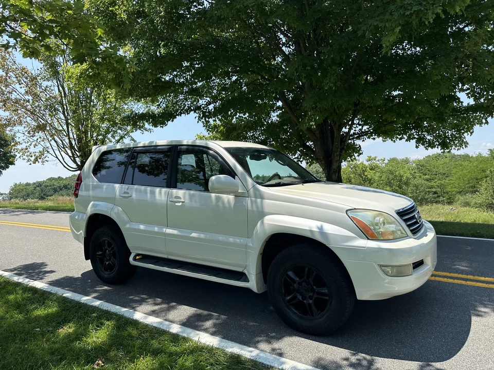 2004 Lexus GX 1st Gen - Image 17 of 31