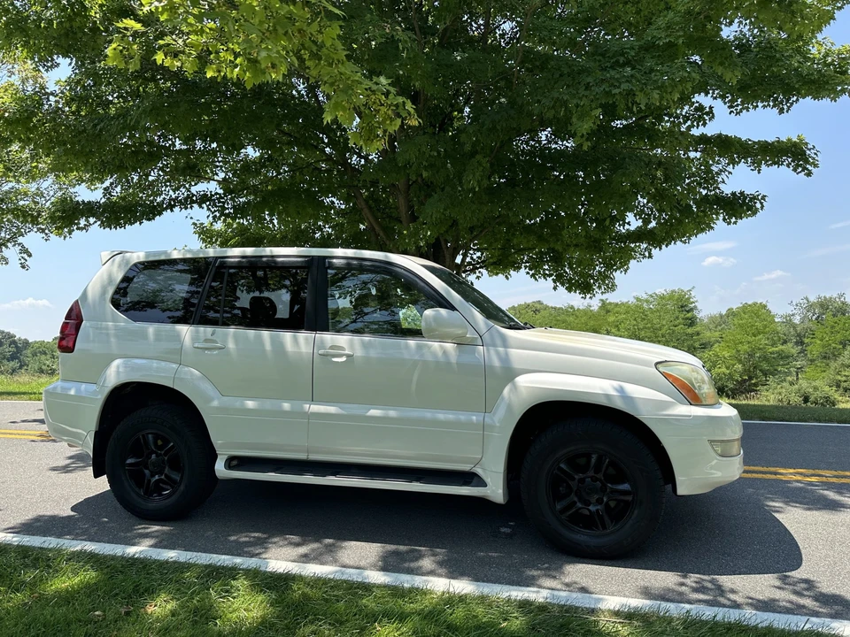 2004 Lexus GX 1st Gen - Image 16 of 31