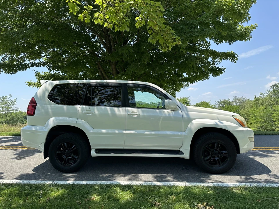 2004 Lexus GX 1st Gen - Image 15 of 31