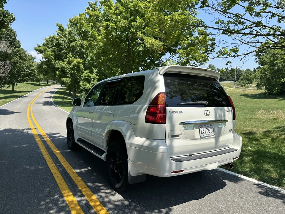 2004 Lexus GX 1st Gen - Image 8 of 31