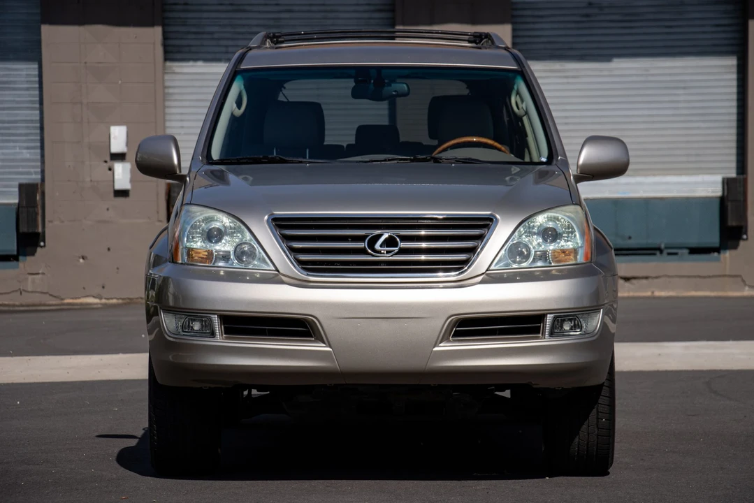 2004 Lexus GX 1st Gen - Image 10 of 31
