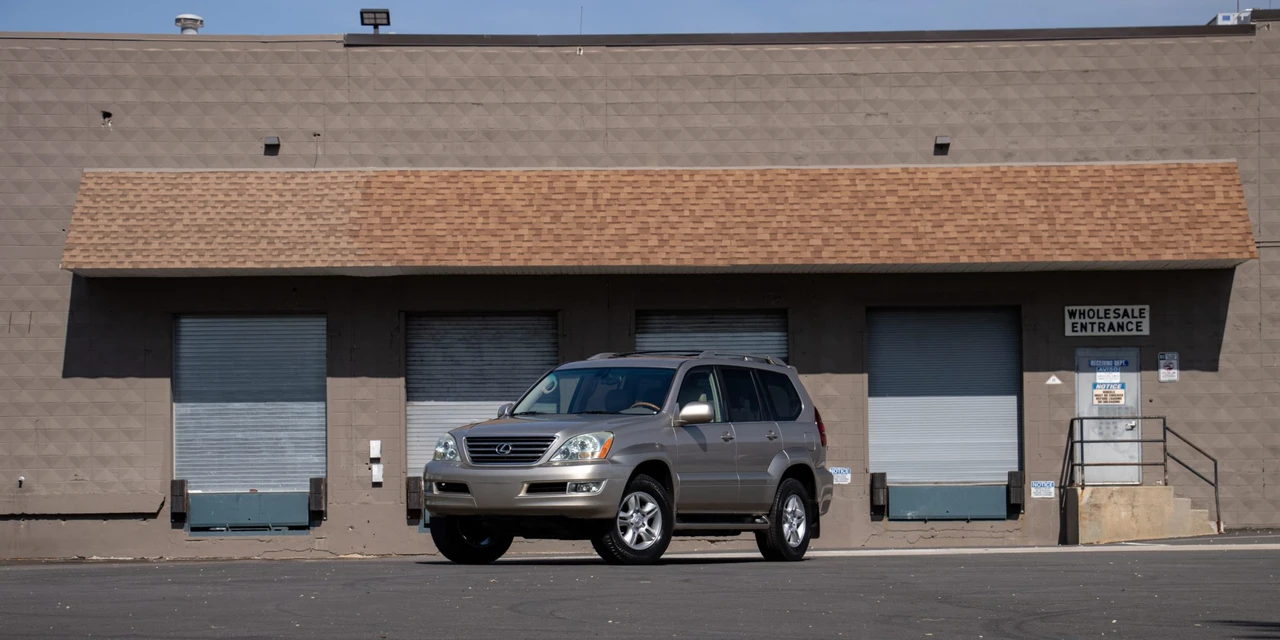 2004 Lexus GX 1st Gen - Image 3 of 31