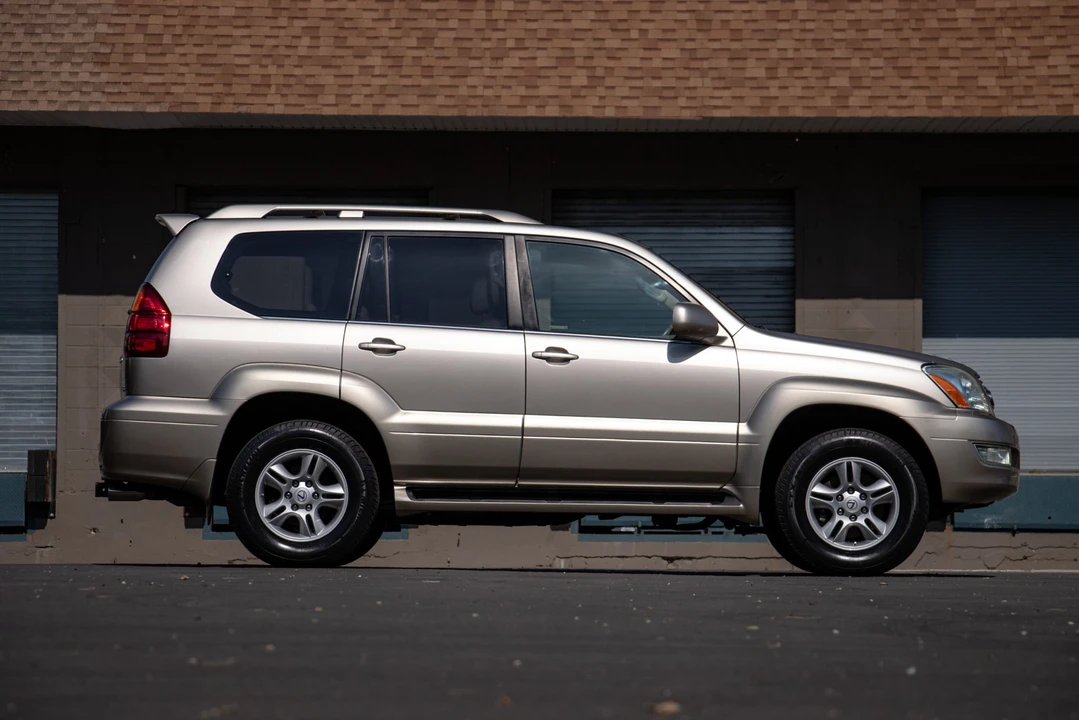 2004 Lexus GX 1st Gen - Image 17 of 31