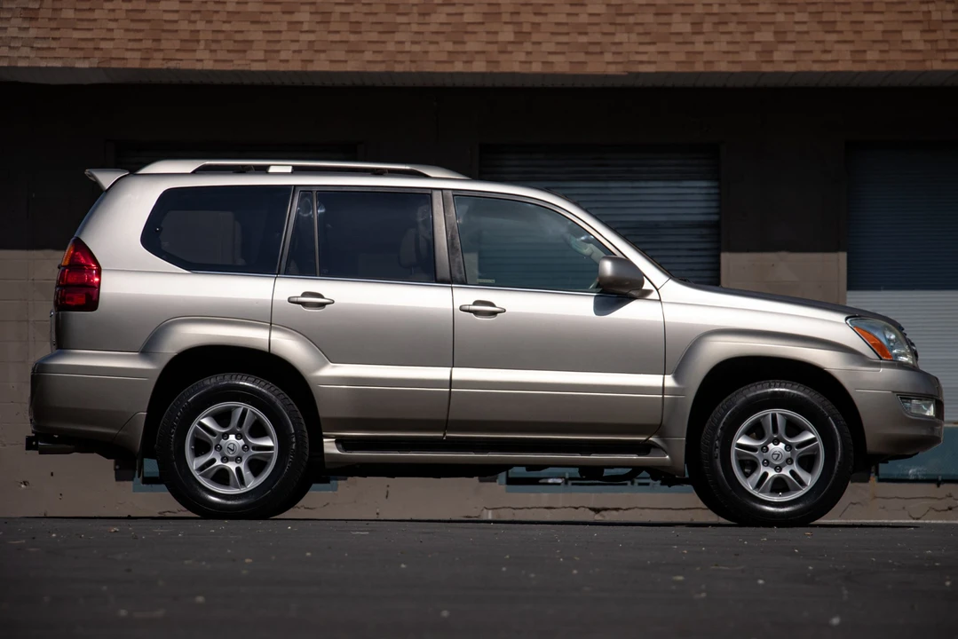 2004 Lexus GX 1st Gen - Image 18 of 31