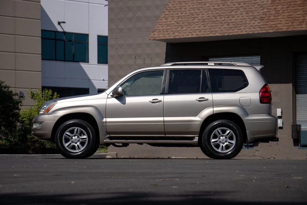 2004 Lexus GX 1st Gen - Image 26 of 31