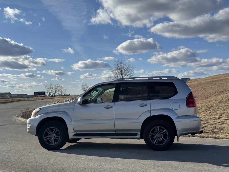 2004 Lexus GX 1st Gen - Image 13 of 31
