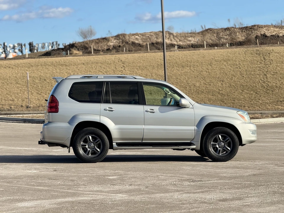 2004 Lexus GX 1st Gen - Image 16 of 31