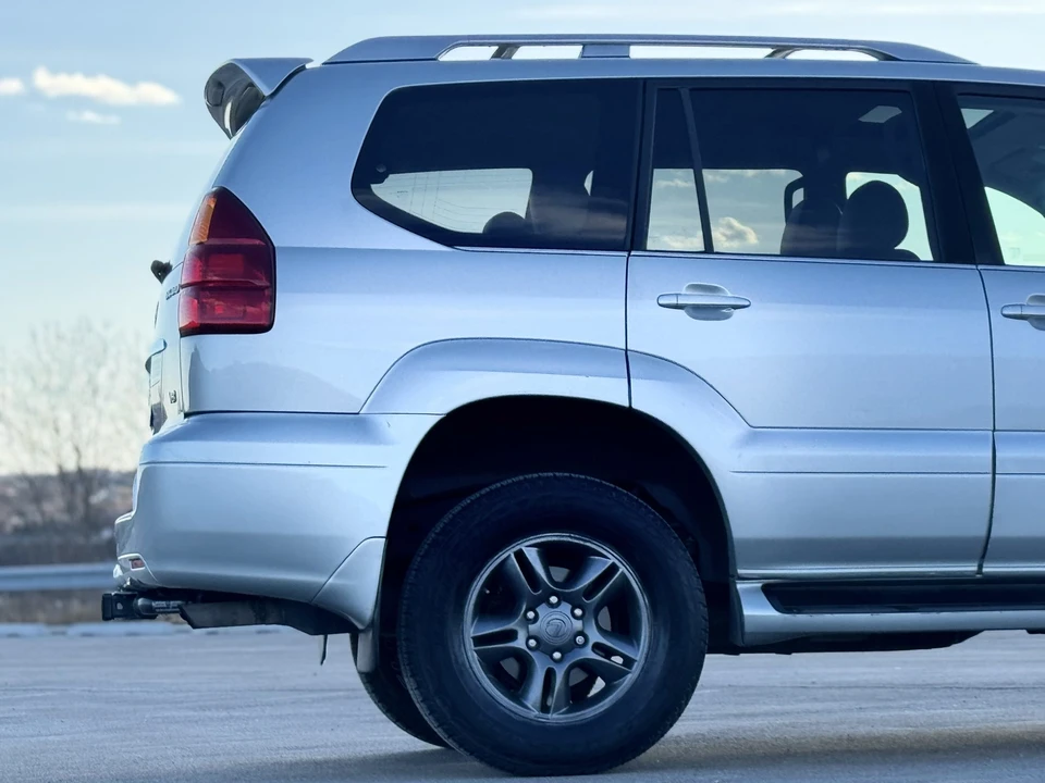 2004 Lexus GX 1st Gen - Image 17 of 31