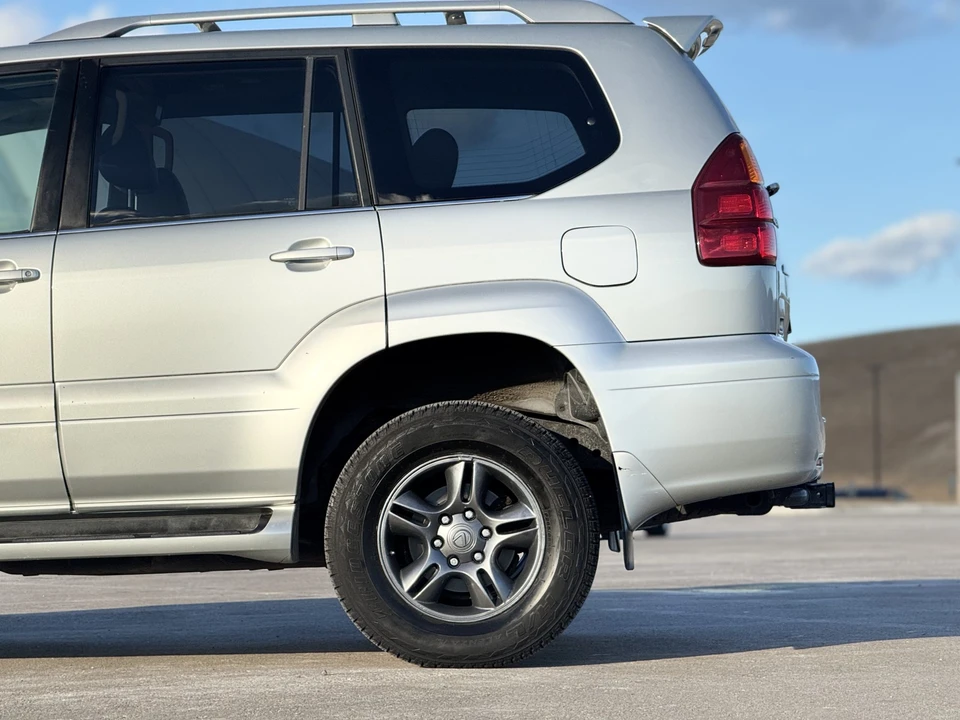 2004 Lexus GX 1st Gen - Image 20 of 31