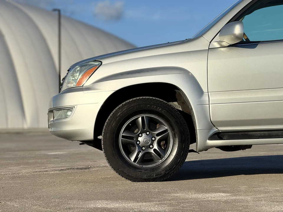 2004 Lexus GX 1st Gen - Image 19 of 31