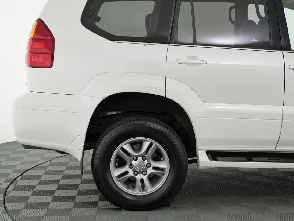 2004 Lexus GX 1st Gen - Image 29 of 31