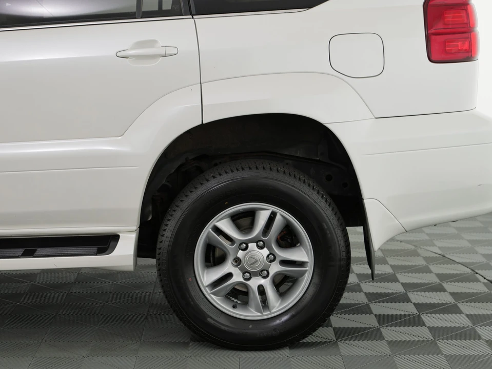 2004 Lexus GX 1st Gen - Image 26 of 31
