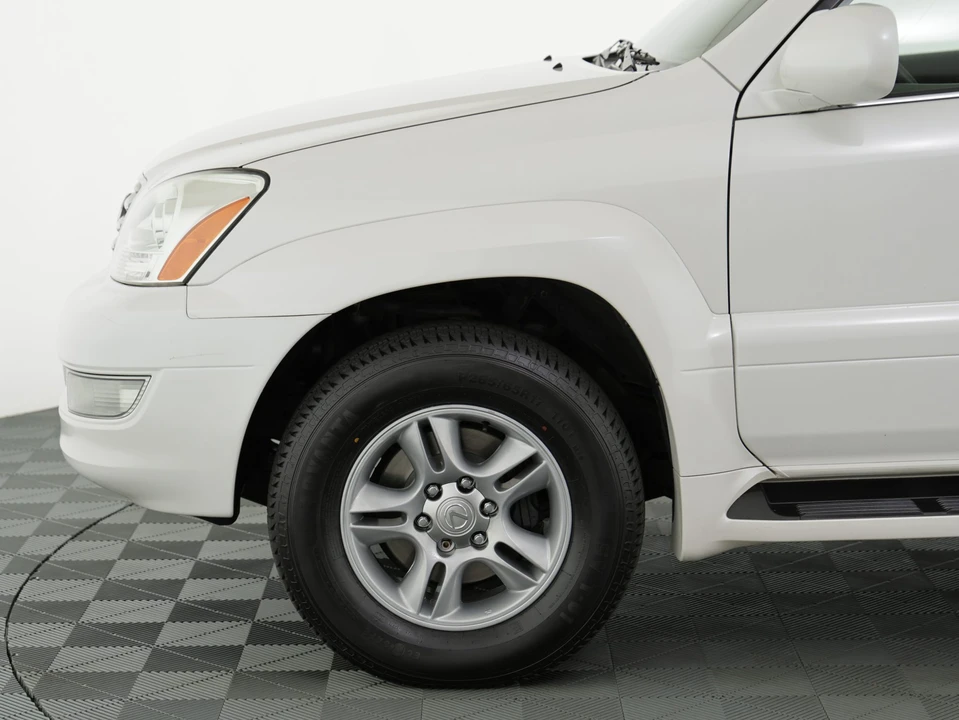 2004 Lexus GX 1st Gen - Image 25 of 31