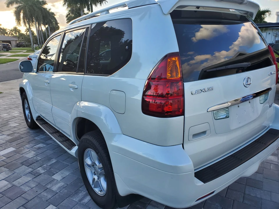 2004 Lexus GX 1st Gen - Image 11 of 31
