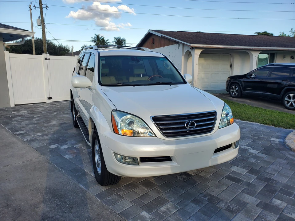 2004 Lexus GX 1st Gen - Image 5 of 31