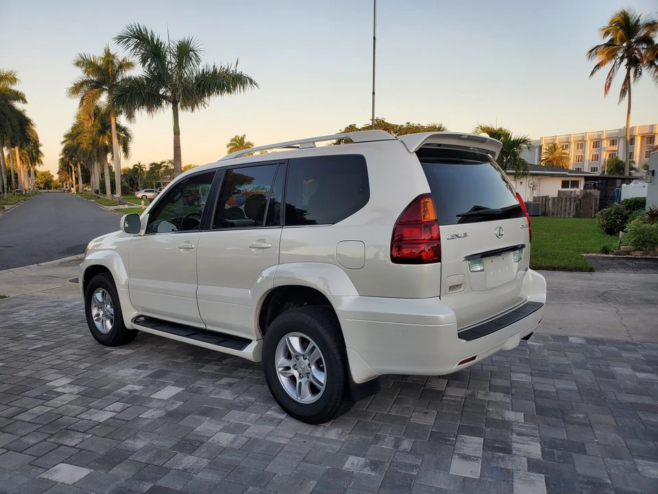 2004 Lexus GX 1st Gen - Image 12 of 31