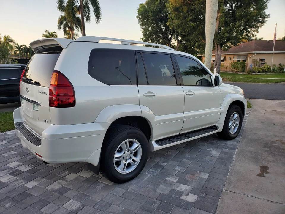 2004 Lexus GX 1st Gen - Image 7 of 31