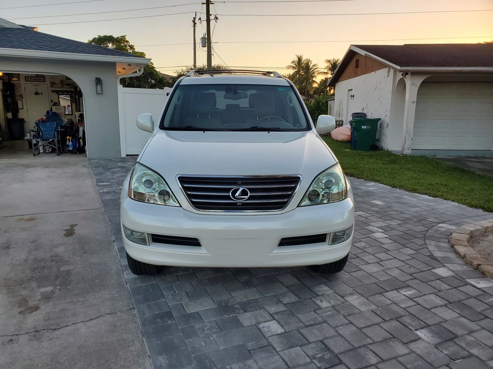 2004 Lexus GX 1st Gen - Image 4 of 31