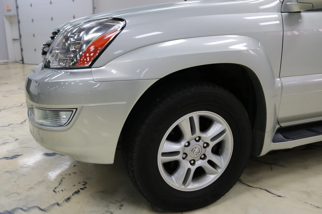 2004 Lexus GX 1st Gen - Image 13 of 31