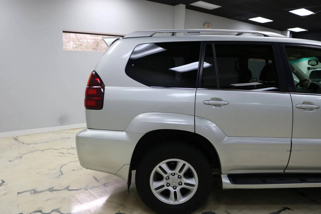 2004 Lexus GX 1st Gen - Image 19 of 31