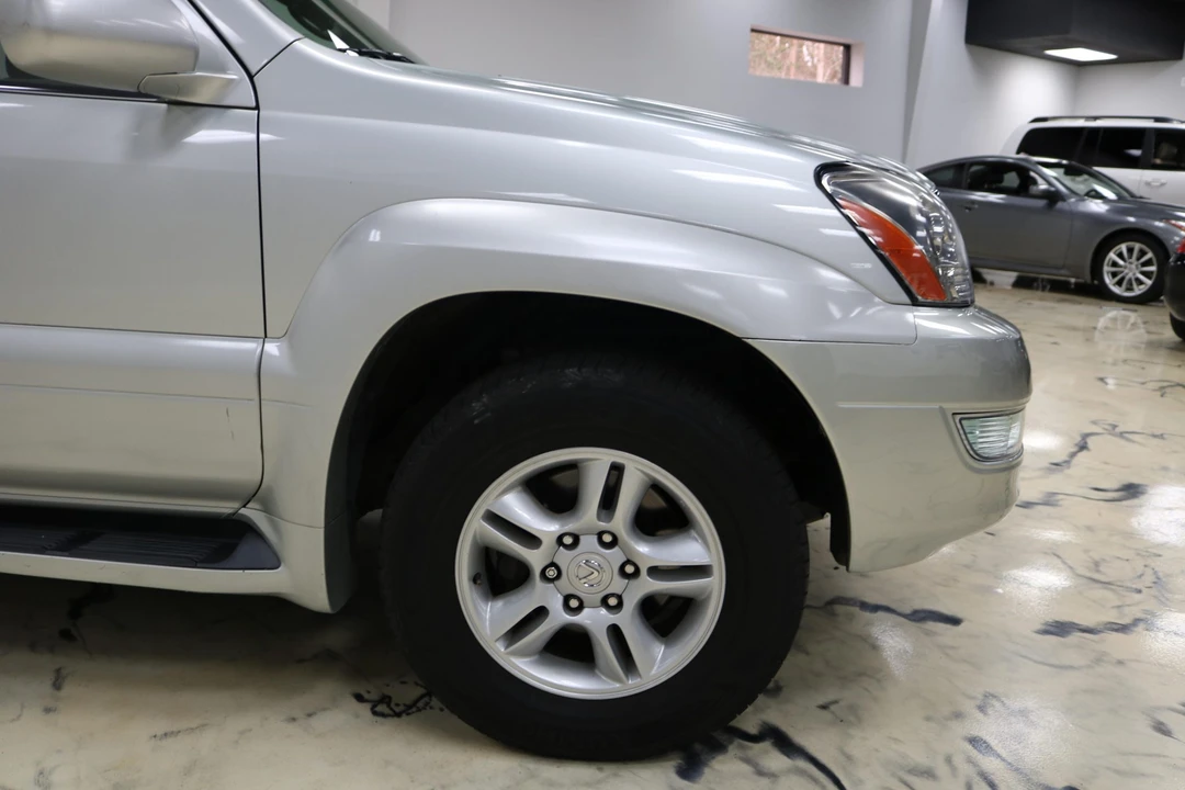 2004 Lexus GX 1st Gen - Image 17 of 31