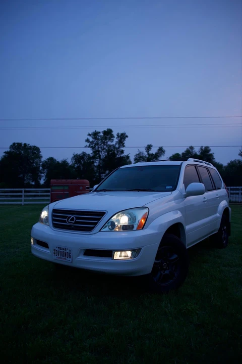 2004 Lexus GX 1st Gen - Image 8 of 31