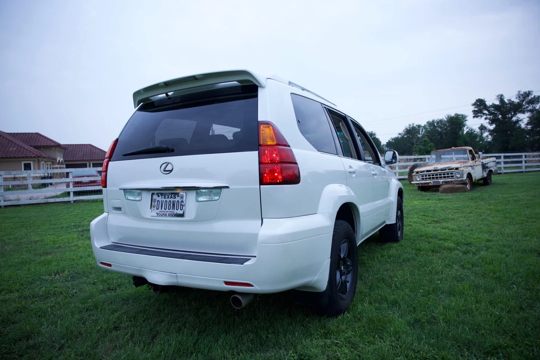 2004 Lexus GX 1st Gen - Image 28 of 31