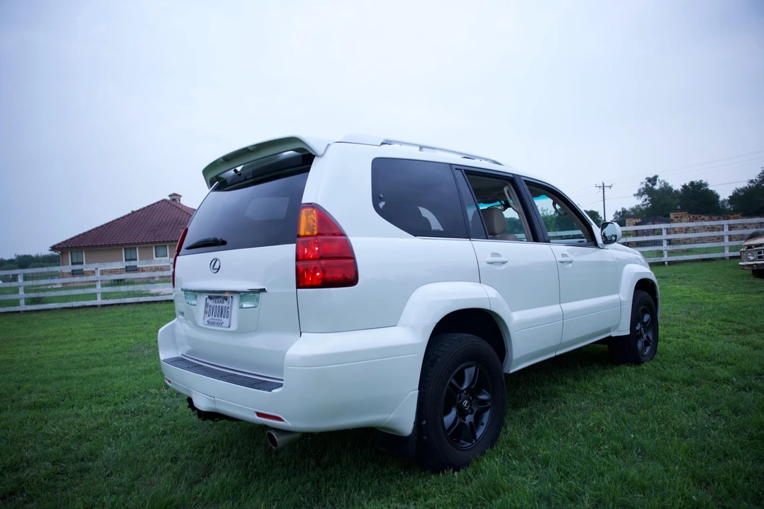 2004 Lexus GX 1st Gen - Image 26 of 31