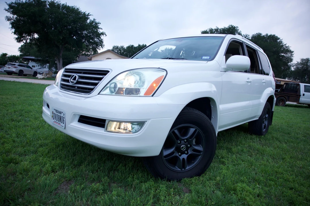 2004 Lexus GX 1st Gen - Image 3 of 31