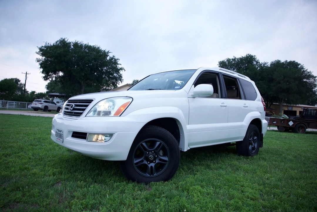 2004 Lexus GX 1st Gen - Image 2 of 31