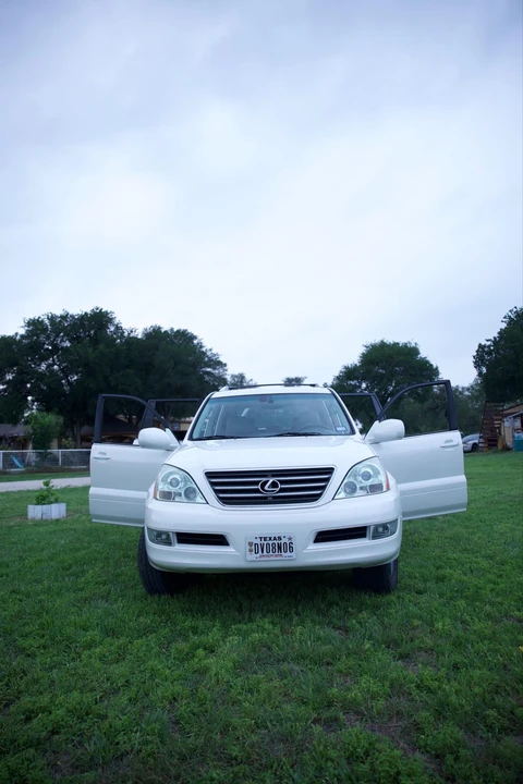 2004 Lexus GX 1st Gen - Image 13 of 31
