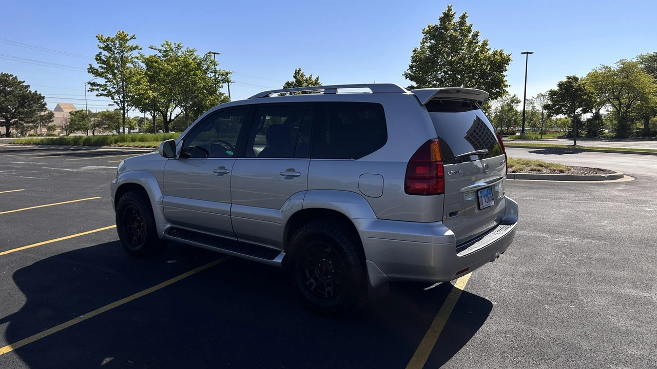 2004 Lexus GX 1st Gen - Image 11 of 31