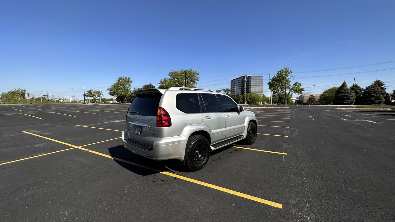 2004 Lexus GX 1st Gen - Image 16 of 31