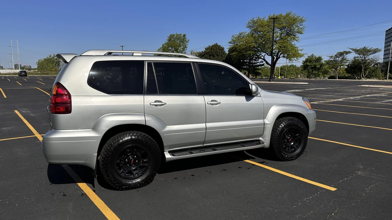 2004 Lexus GX 1st Gen - Image 18 of 31