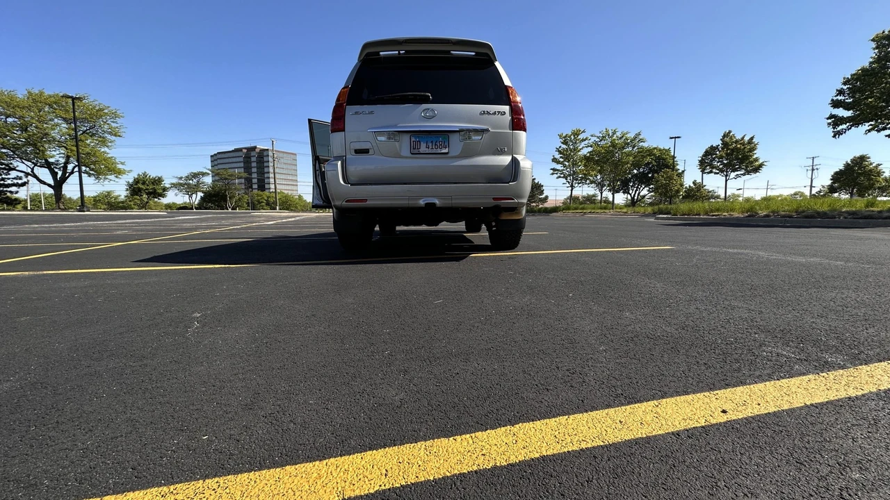 2004 Lexus GX 1st Gen - Image 14 of 31
