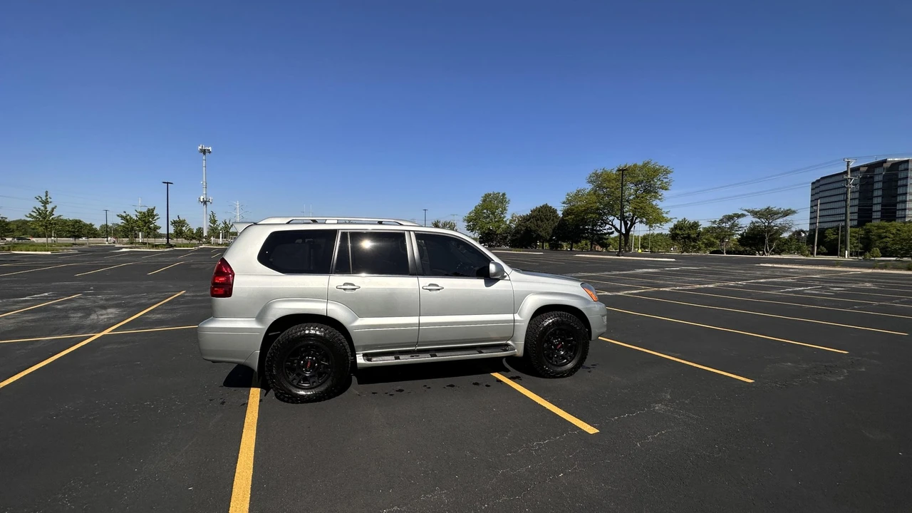 2004 Lexus GX 1st Gen - Image 19 of 31