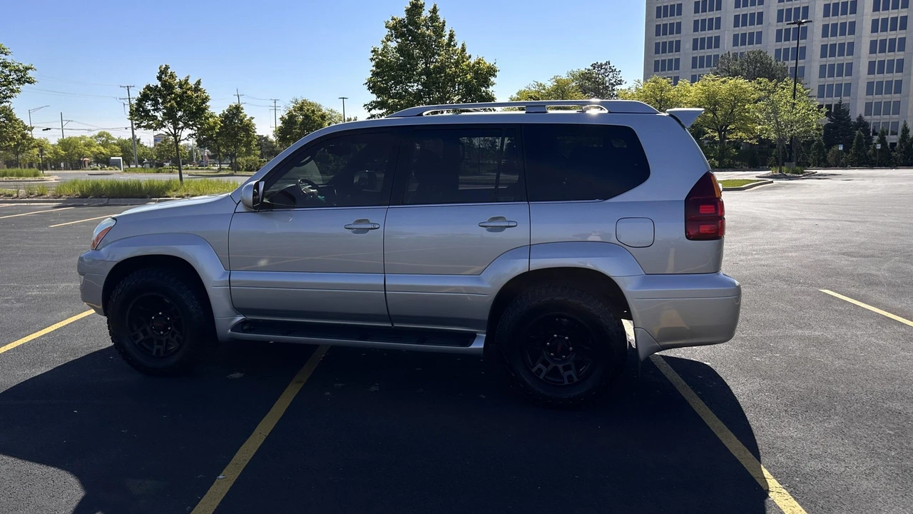 2004 Lexus GX 1st Gen - Image 10 of 31