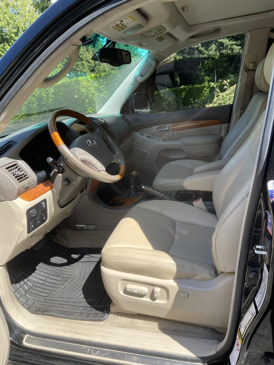 2004 Lexus GX 1st Gen - Image 28 of 31