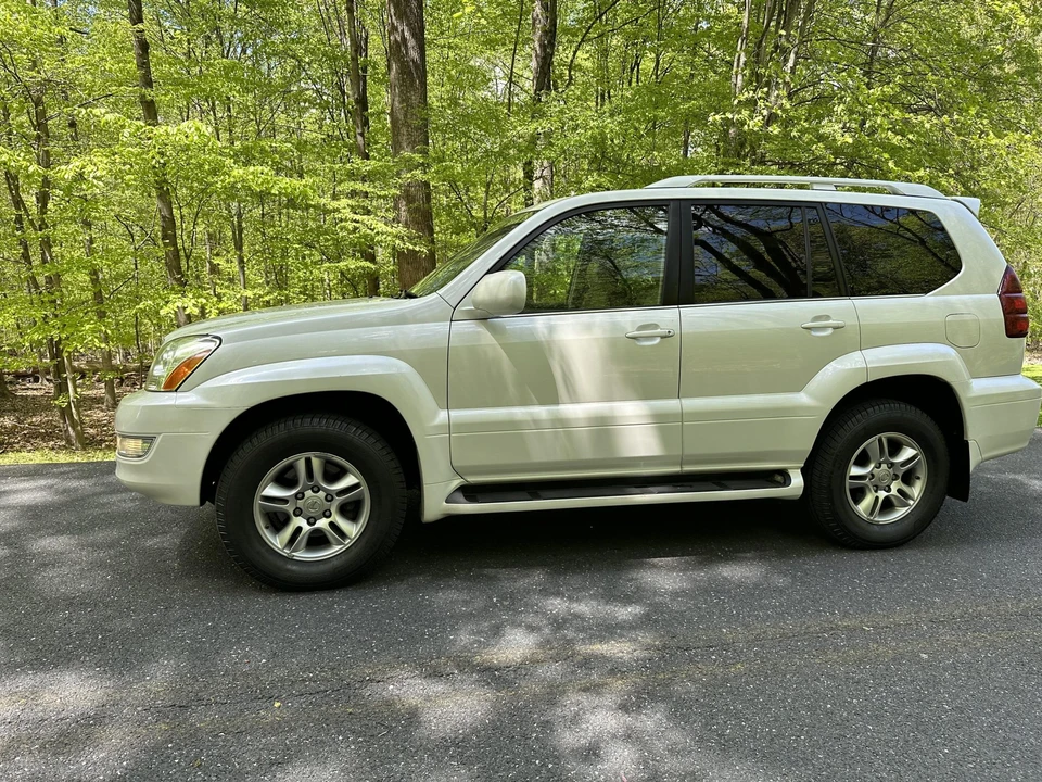 2004 Lexus GX 1st Gen - Image 19 of 31
