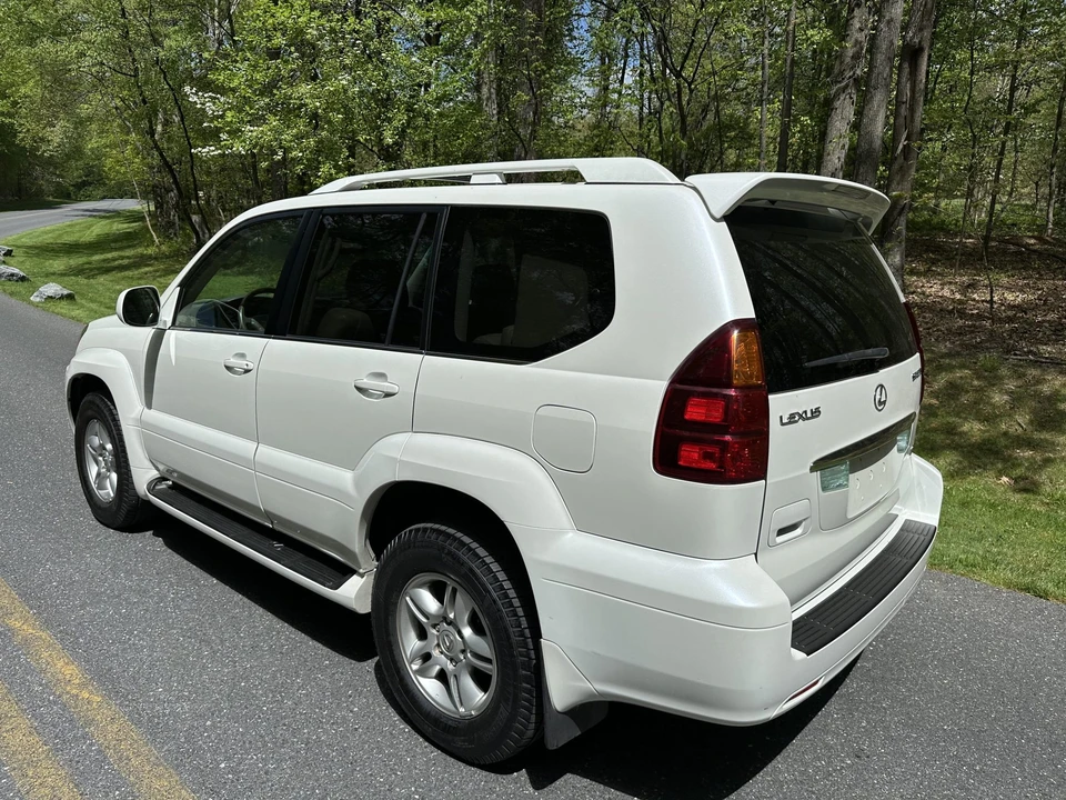 2004 Lexus GX 1st Gen - Image 13 of 31