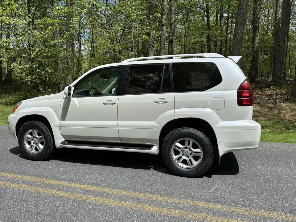 2004 Lexus GX 1st Gen - Image 17 of 31