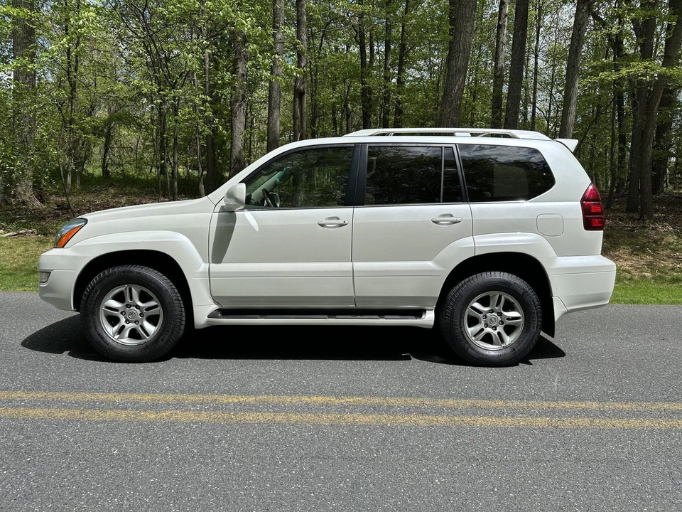 2004 Lexus GX 1st Gen - Image 18 of 31